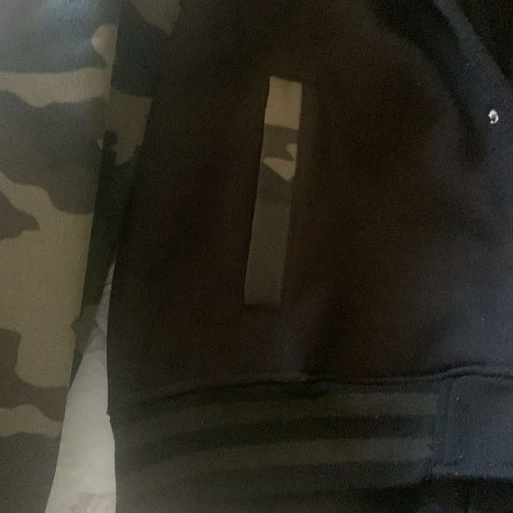 Victorious hoodie jacket with camouflage sleeves and waist.  Size Large. - Picture 4 of 5